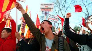 Hundreds of Chinese protest against BBVA in Madrid, saying bank blocked their accounts