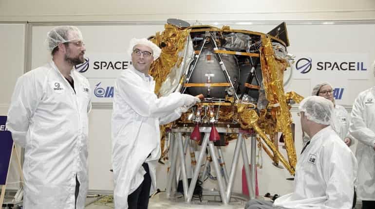 Israel readies to launch world's first private spacecraft to moon Israel readies to launch world's first private spacecraft to moon