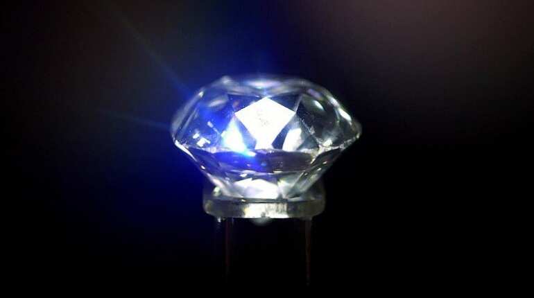 Scientists find never-before-seen mineral trapped in a diamond