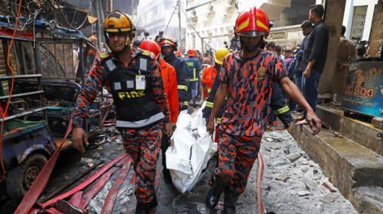 Bangladesh: 70 killed as massive fire spreads through chemical warehouses in Dhaka