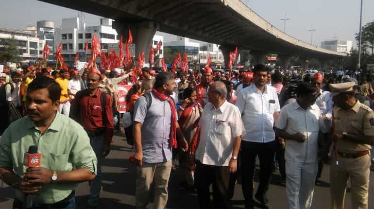 Farmers' march to Mumbai suspended after talks with Maharashtra government