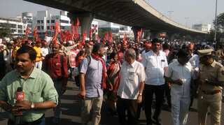 Farmers' march to Mumbai suspended after talks with Maharashtra government