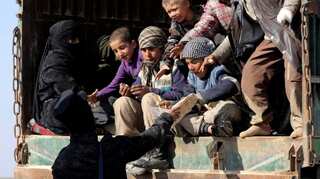 Operation to end last IS Syria pocket hits evacuation snag