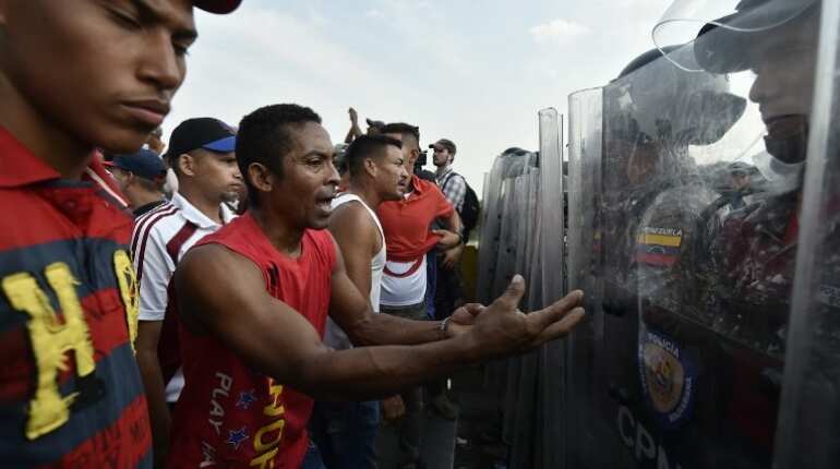 Venezuela set for aid showdown as Guaido claims military help Venezuela set for aid showdown as Guaido claims military help
