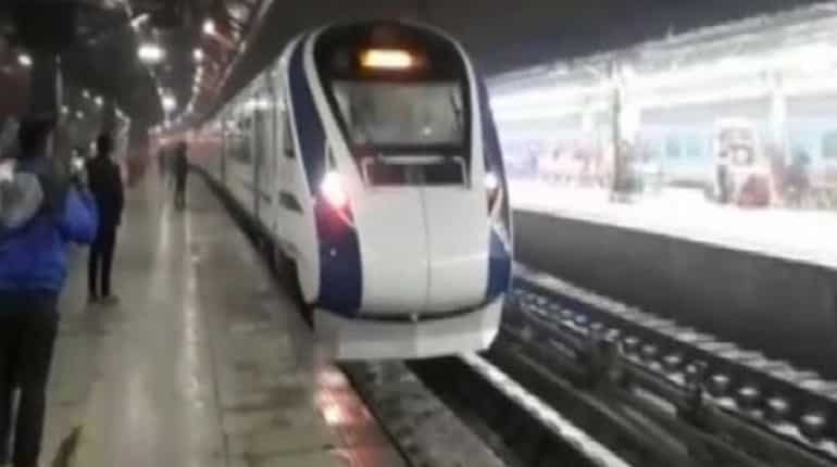 Flight-like hospitality by air hostesses in Vande Bharat Express