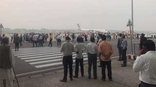 Bangladesh commandos storm passenger plane, gun down suspected plane hijacker