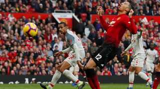Liverpool go top with draw at injury-hit Man United