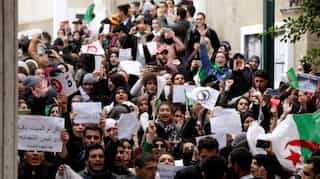 Algeria: Tens of thousands of students extend protests against President Bouteflika