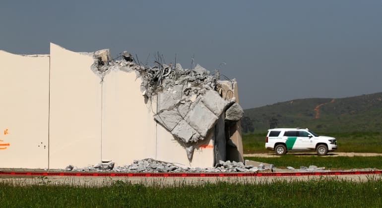 US demolishes Trump's border wall prototypes US demolishes Trump's border wall prototypes