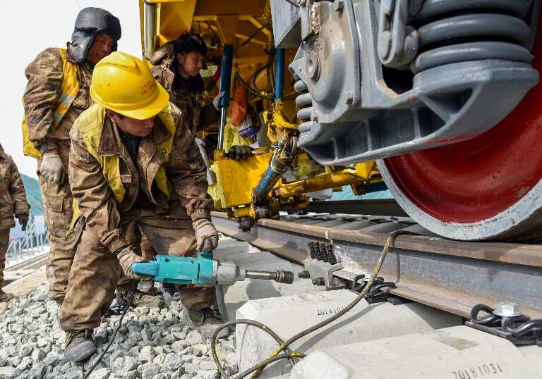 China's top steelmaker Hebei to cut production to improve air quality