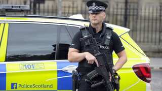 Police evacuate building in central Edinburgh over suspicious package