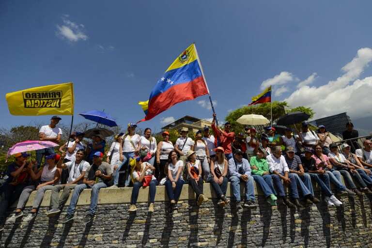 People opting for smugglers' routes amid Venezuela-Colombia border shutdown