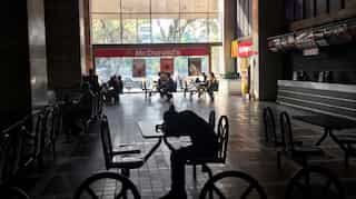 Venezuela: Maduro shuts schools, suspends working day as blackout enters second day