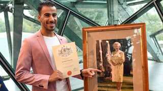 Refugee footballer Hakeem al-Araibi becomes Australian citizen after Thai ordeal