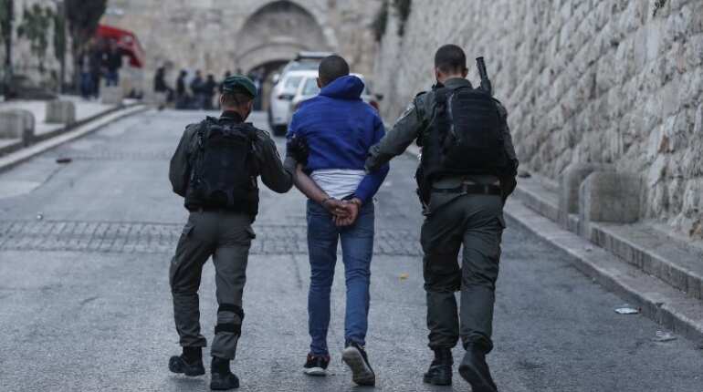 Israel shuts Jerusalem holy site after unrest