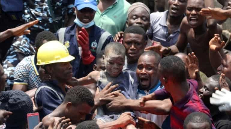 School children trapped as building collapses in Lagos School children trapped as building collapses in Lagos