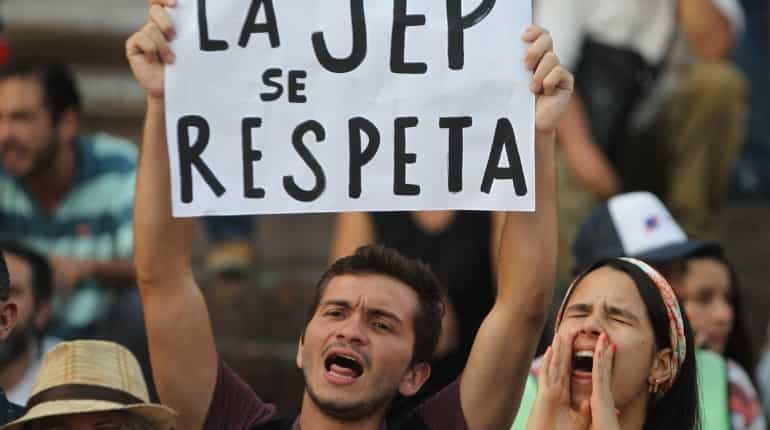 Hundreds of Colombians protest in defence of peace deal Hundreds of Colombians protest in defence of peace deal