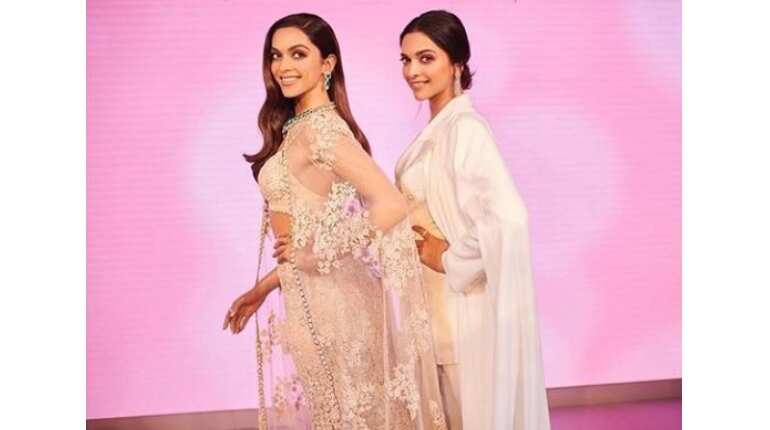 Deepika Padukone unveils her wax statue at Madame Tussauds,Ranveer asks 'Can I take her home?' Deepika Padukone unveils her wax statue at Madame Tussauds,Ranveer asks 'Can I take her home?'