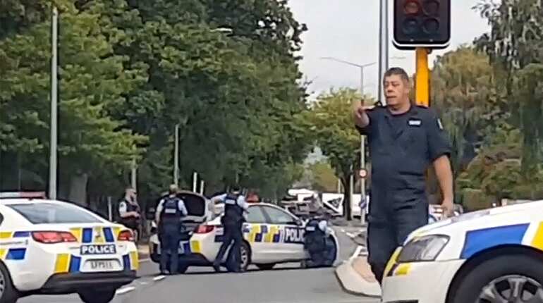 New Zealand police detain four suspects after Christchurch mosques shooting that killed 49 New Zealand police detain four suspects after Christchurch mosques shooting that killed 49