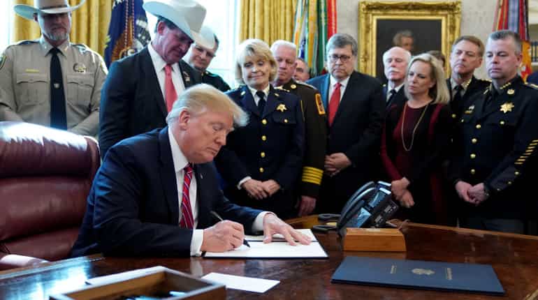 Trump vetoes measure to end his emergency declaration on border wall