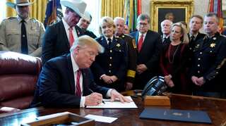 Trump vetoes measure to end his emergency declaration on border wall