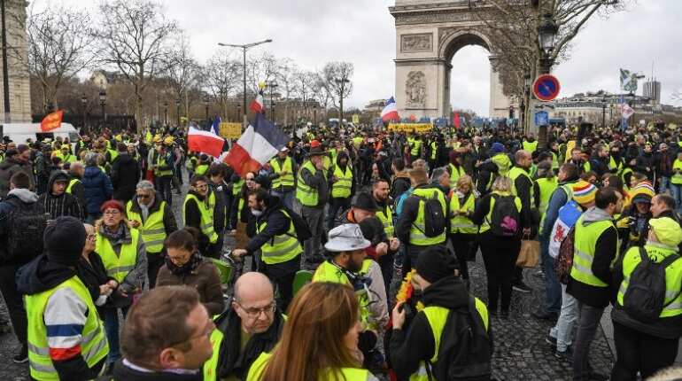'Yellow vests' kick off ultimatum march in round 18 of Paris demonstrations