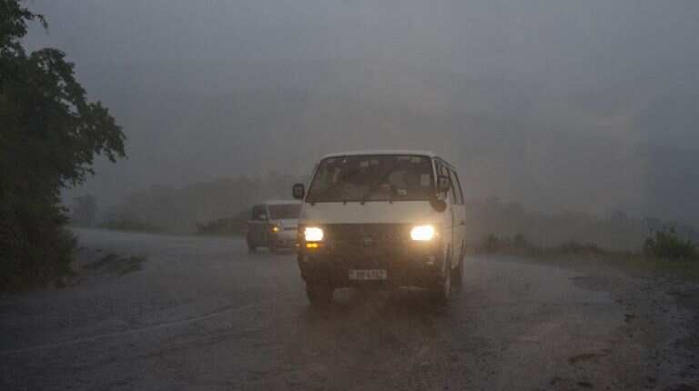 Cyclone Idai kills at least 31 as it hits eastern Zimbabwe Cyclone Idai kills at least 31 as it hits eastern Zimbabwe