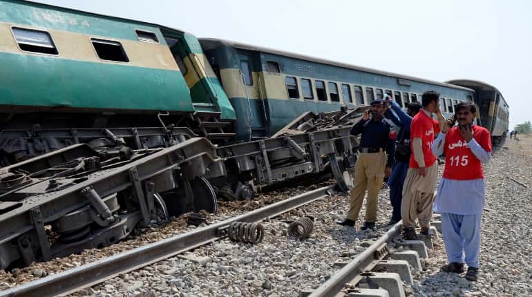 Pakistan: Four killed, 10 wounded after bomb went off on train track in Balochistan Pakistan: Four killed, 10 wounded after bomb went off on train track in Balochistan