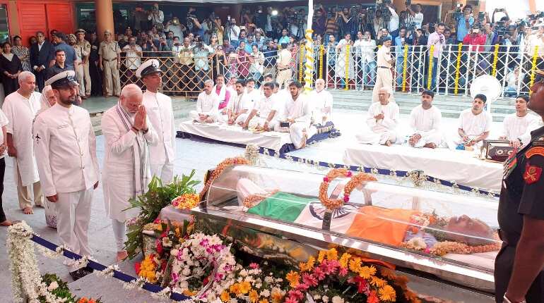 PM Modi pays tribute to Manohar Parrikar in Goa PM Modi pays tribute to Manohar Parrikar in Goa