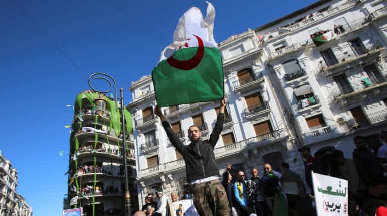 Alegria: Thousands demonstrate in Algiers as protest leaders tell army to stay away Alegria: Thousands demonstrate in Algiers as protest leaders tell army to stay away