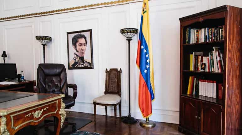 Venezuela's New York consulate passes from Chavista hands to Guaido Venezuela's New York consulate passes from Chavista hands to Guaido