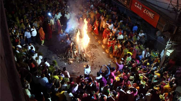 In Patna neighbourhood, Masood Azhar, Hafiz Saeed effigies burnt in Holi bonfire