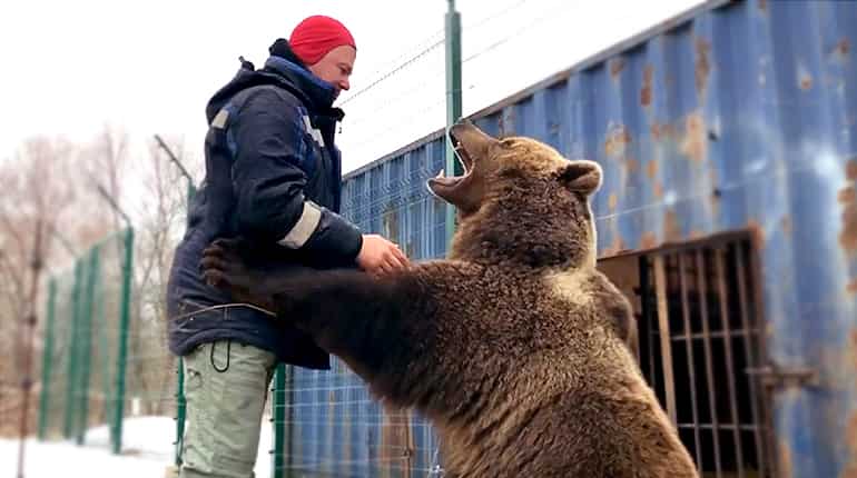 Russian pilot has a pet not everyone can bear