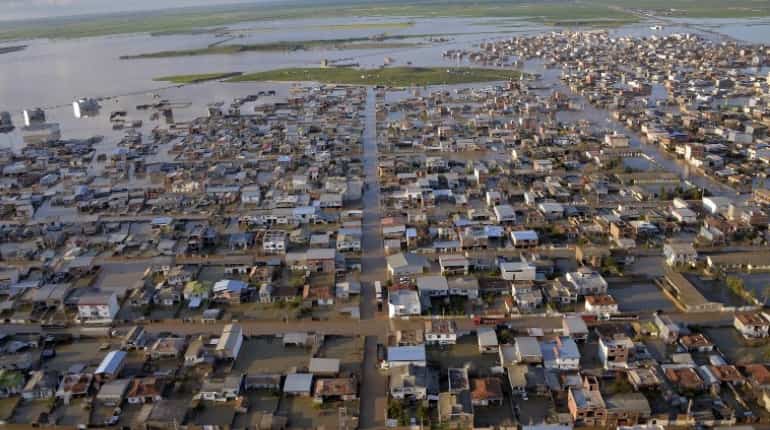 Floods force evacuation of hospital in southwest Iran Floods force evacuation of hospital in southwest Iran