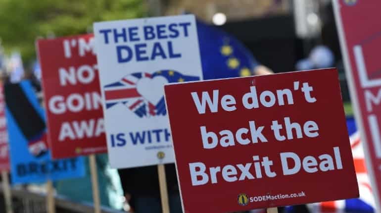 UK government halts no-deal Brexit contingency plans