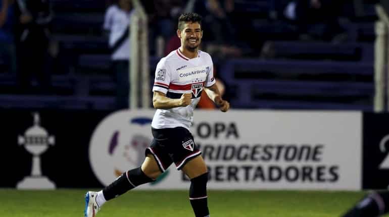 Brazil's Pato returns to Sao Paulo after China stint