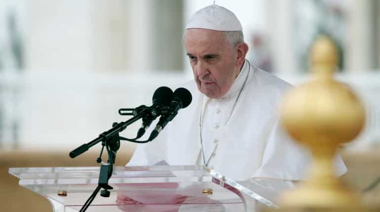 Pope appears to give thumbs down to Trump's Mideast peace plan