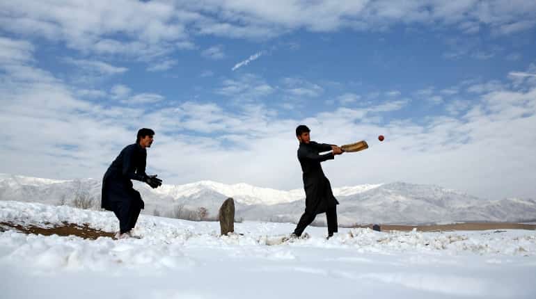 Swapping Kalashnikovs for bat and pads: Afghan cricket, the Taliban and peace Swapping Kalashnikovs for bat and pads: Afghan cricket, the Taliban and peace