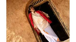 Amitabh Bachchan's look from his Tamil debut film 'Uyarntha Manithan' revealed