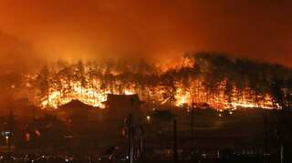 Firefighters contain most of South Korean wildfires; hundreds evacuated