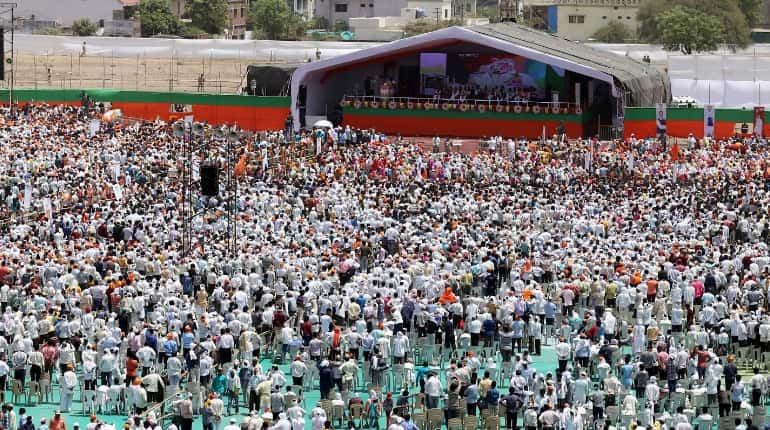 'PM Modi, Shiv Sena chief to share stage'