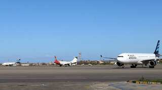 Airstrike halts Tripoli flights as thousands flee Libya clashes