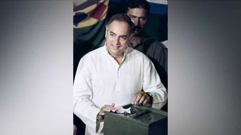 Rajiv Gandhi casts his ballot