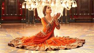 Kalank: Madhuri Dixit brings in her quintessential charm in new song 'Tabaah Ho Gaye'