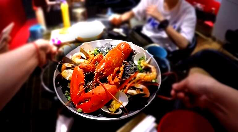 Discarded lobster shells present plastic alternative