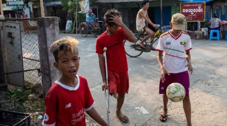 Teammates support Lin