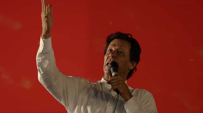 Pakistan PM Imran Khan bonds with Punjab CM Amarinder Singh over bus journey to Kartarpur gurdwara Pakistan PM Imran Khan bonds with Punjab CM Amarinder Singh over bus journey to Kartarpur gurdwara