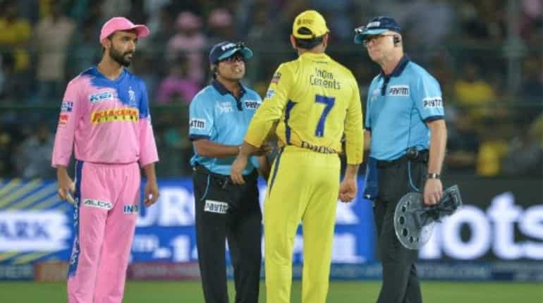 Angry MS Dhoni storms onto field from dugout to question umpire's decision Angry MS Dhoni storms onto field from dugout to question umpire's decision