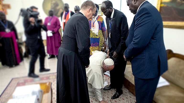 'Peace is possible', Pope kisses South Sudan leader's feet