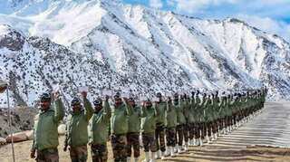 Watch: Indian Army soldiers struggle with frozen eggs, brick-hard fruit juice in Siachen 